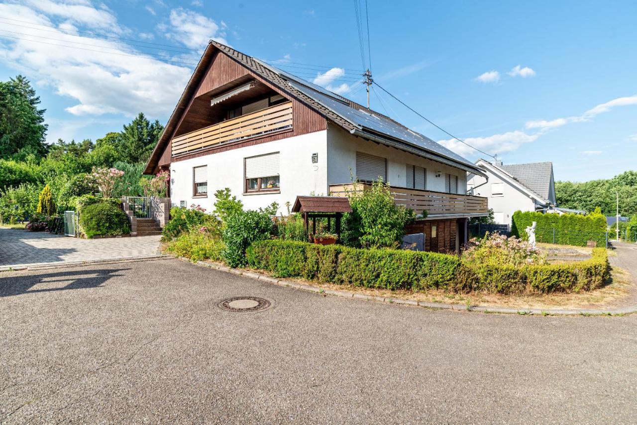 Haus Guenter Und Valeria Apartment Gossersweiler-Stein Екстериор снимка