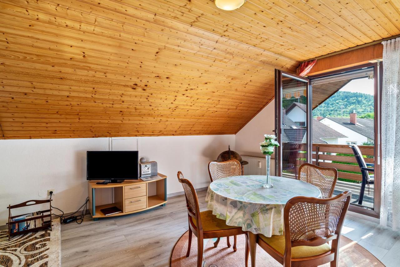 Haus Guenter Und Valeria Apartment Gossersweiler-Stein Екстериор снимка