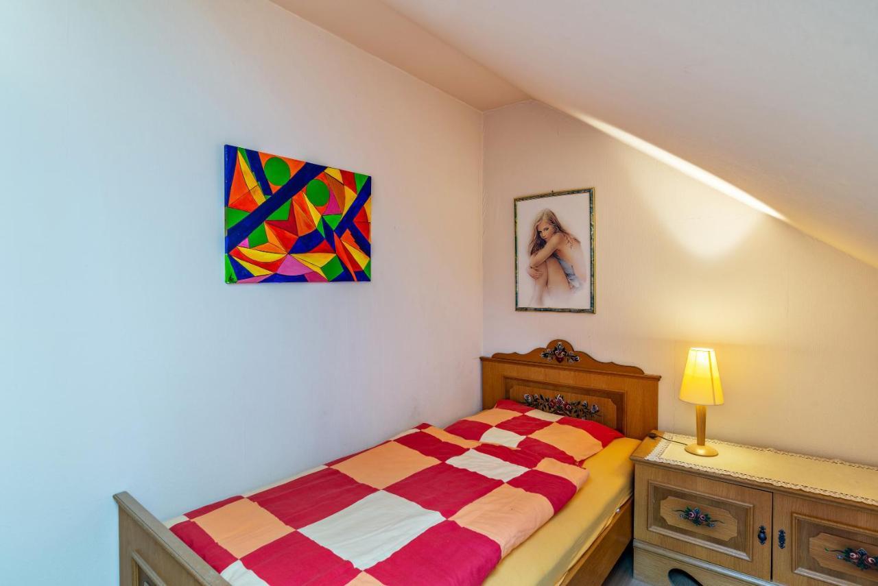 Haus Guenter Und Valeria Apartment Gossersweiler-Stein Екстериор снимка